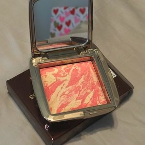Hourglass- ambient lighting blush